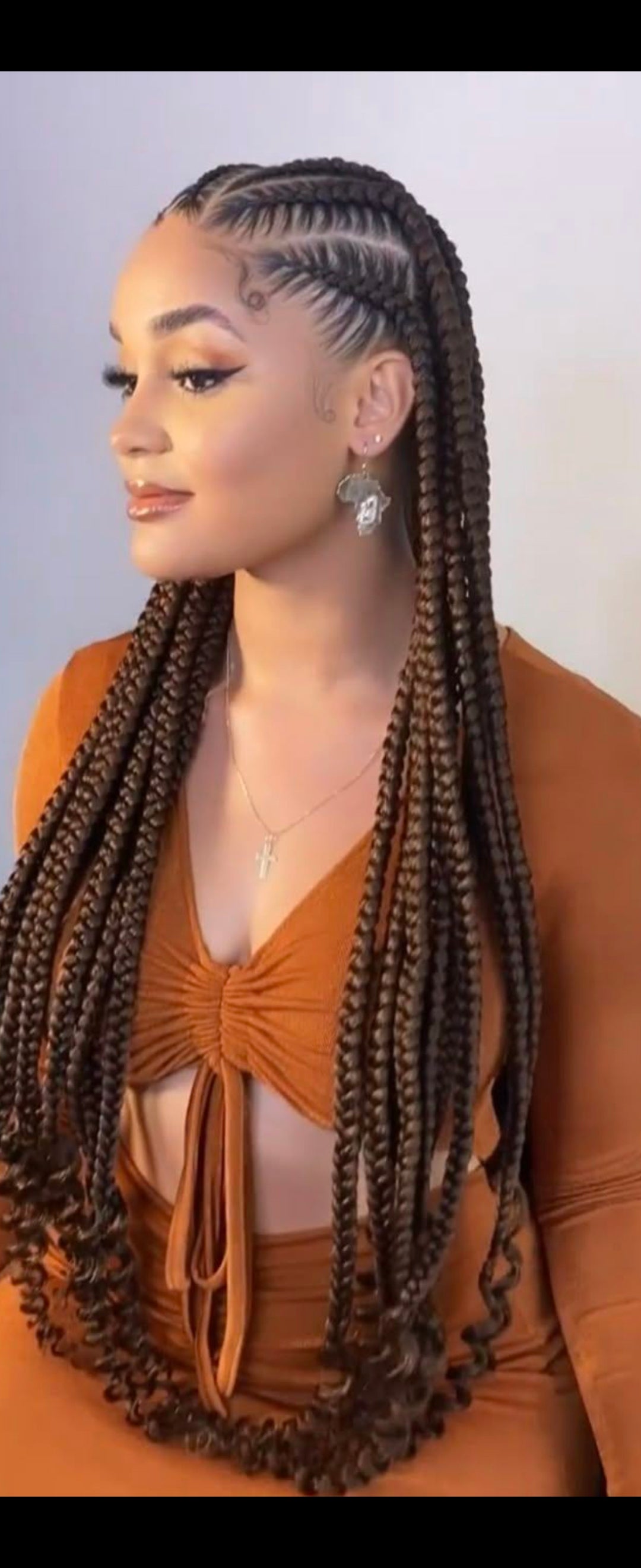 (E4) CONROWS DESIGN WITH TWO ROWS OF KNOTLESS BRAIDS at the back (HAIR-INCLUDED)