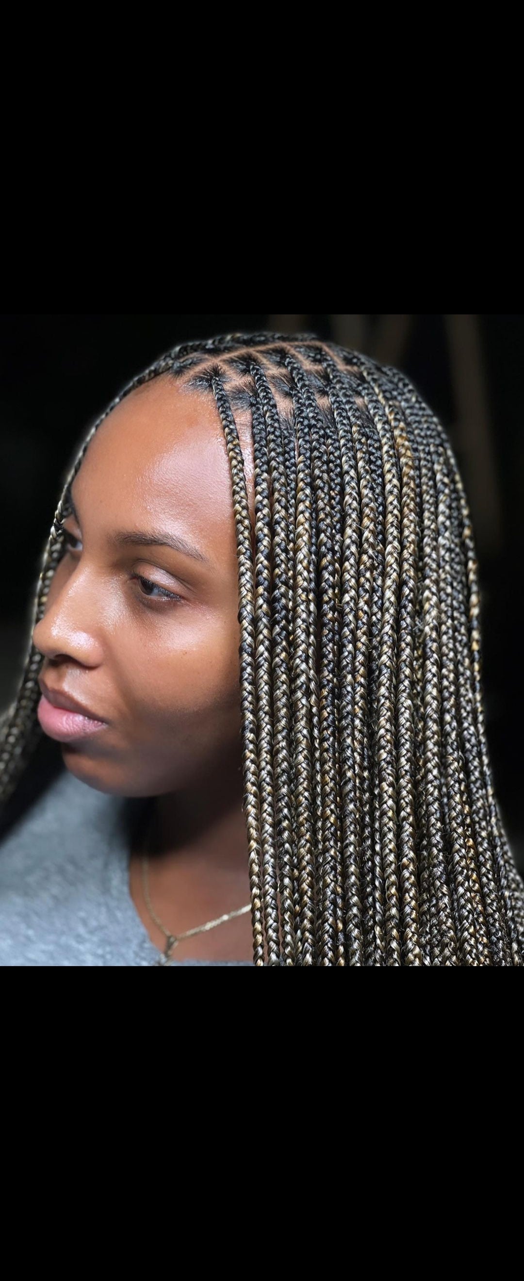 (A) KNOTLESS BOX BRAIDS (SMALL ) (MID-BACK $220) (WAIST-LENGTH $250) ( BUTT OR UNDER BUTT $280) HAIR-INCLUDED ON THIS SERVICES.