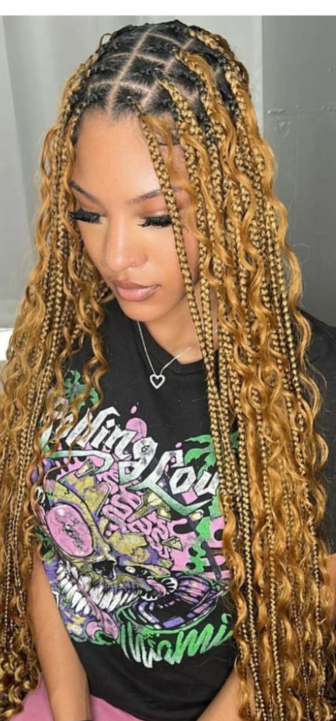 (A)> BOHO KNOTLESS BOX BRAID MEDIUM ,(MID-BACK $200), (WAIST-LENGTH $250)   ( HAIR -INCLUDED)