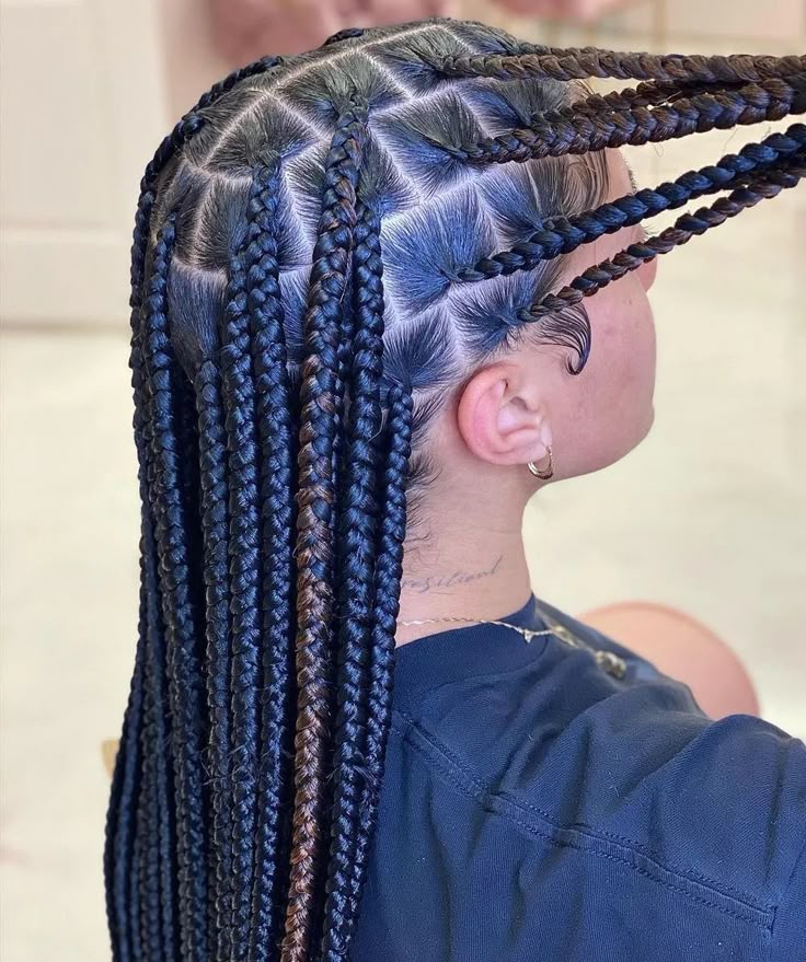 (1) > SMALL KNOTLESS BOX BRAID / BOX BRAID (MID-BACK > $250) (WAIST-LENGTH  $300) WITH HAIR INCLUDED > SCROLL FOR MORE SIZES, BOOK YOUR APPOINTMENT. CLICK ON ANY PICTURE OF SIZES YOU WANT TO BOOK.