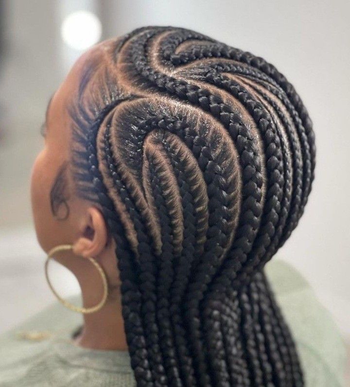 BEAUTIFUL RECULAR DESIGN WITH HAIR INCLUDED.