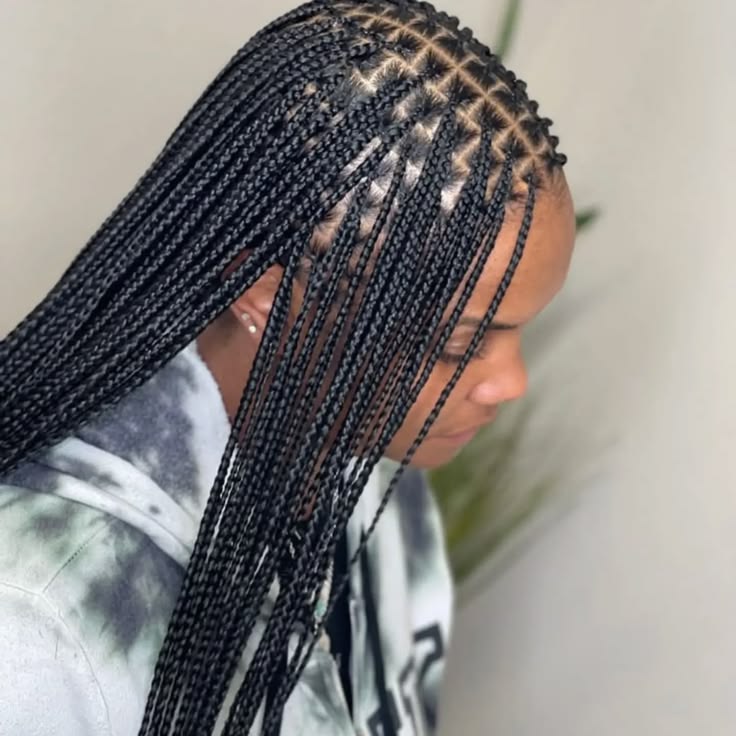 (1) > SMALL KNOTLESS BOX BRAID / BOX BRAID (MID-BACK > $250) (WAIST-LENGTH  $300) WITH HAIR INCLUDED > SCROLL FOR MORE SIZES, BOOK YOUR APPOINTMENT. CLICK ON ANY PICTURE OF SIZES YOU WANT TO BOOK.