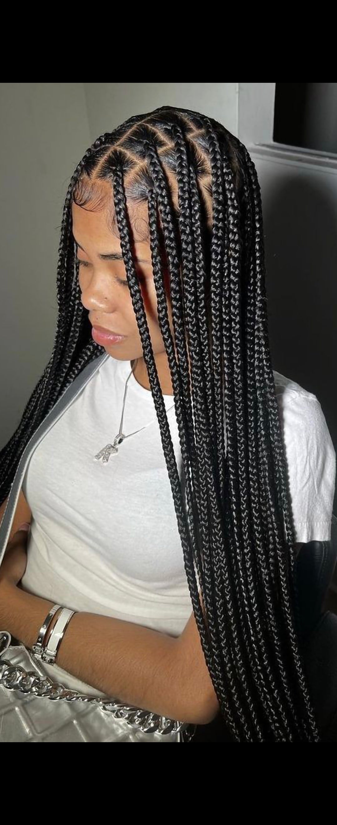 (6) KNOTLESS BOX BRAID,  MEDIUM LARGE,  (MID-BACK $170) ( WAIST-LENGTH $190) ( HAIR INCLUDED)