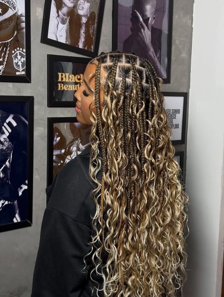 (1) > SMALL KNOTLESS BOX BRAID / BOHO BOX BRAIDS,  WITH SYNTHETIC CURLY HAIR AND BRAIDING HAIR INCLUDED ON THIS SERVICE.  YOU CAN ALSO BRING YOUR OWN CURLY HAIR AND GET $10 DISCOUNT. SCROLL FOR OPTIONS TO BOOK DIFFERENT SIZES.