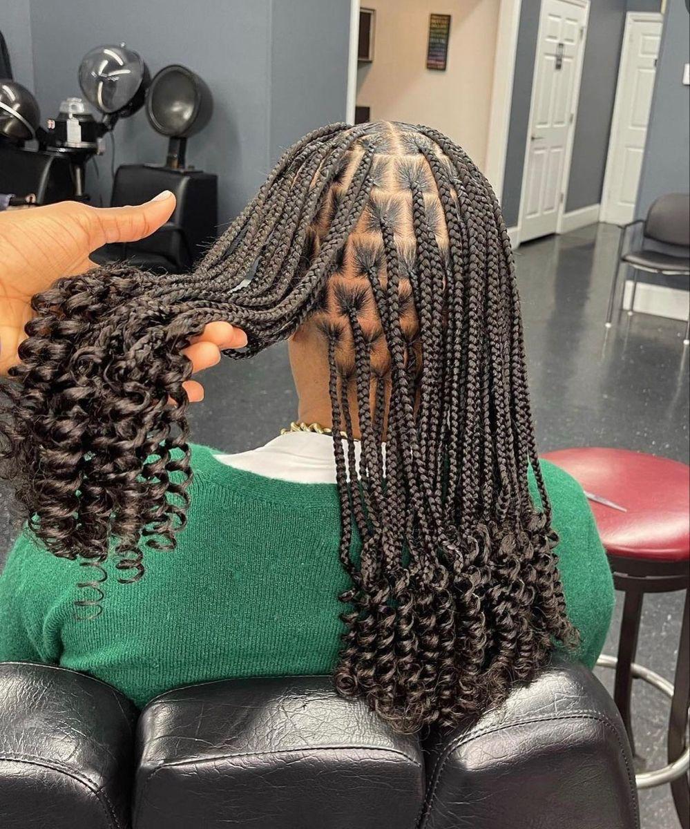 (B) KNOTLESS BOX BRAIDS SMALL MEDIUM WITH CURLS AT THE ENDS,