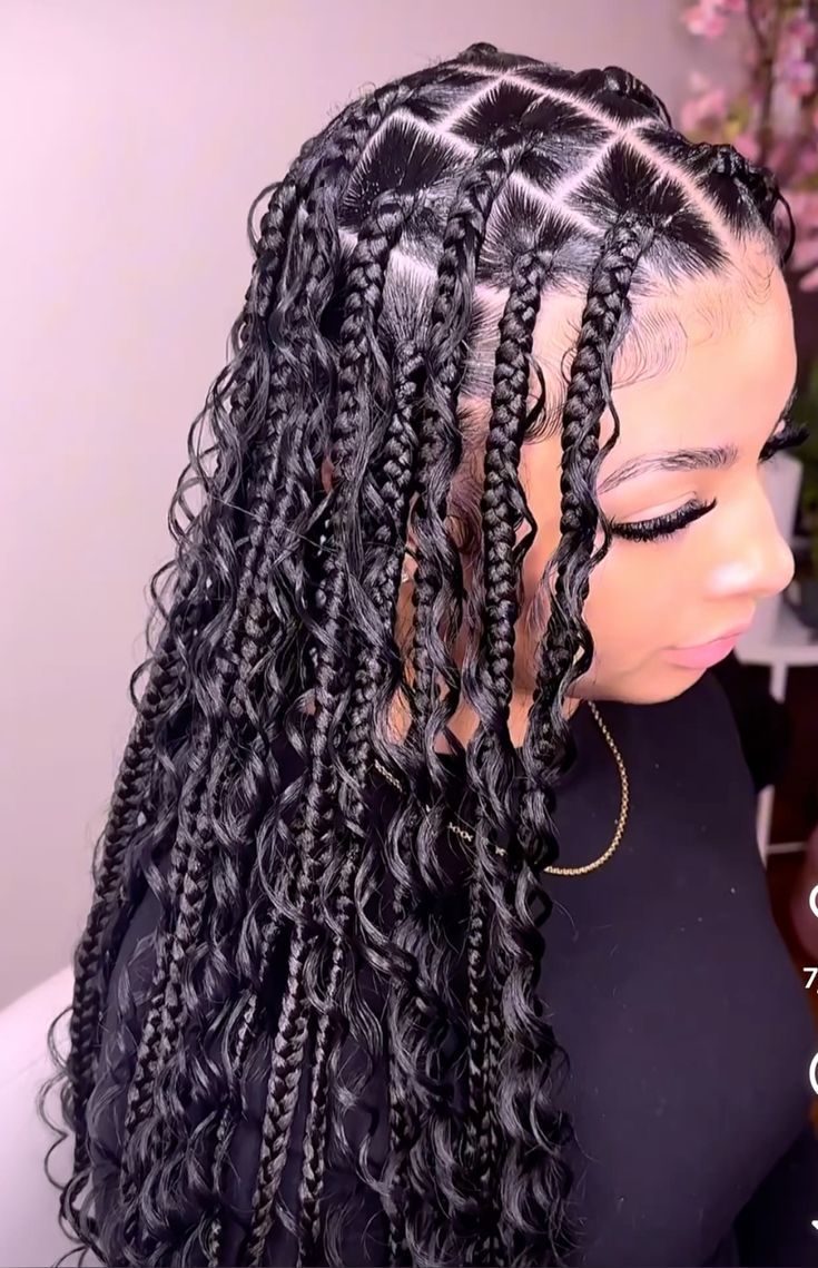 (1) > SMALL KNOTLESS BOX BRAID / BOHO BOX BRAIDS,  WITH SYNTHETIC CURLY HAIR AND BRAIDING HAIR INCLUDED ON THIS SERVICE.  YOU CAN ALSO BRING YOUR OWN CURLY HAIR AND GET $10 DISCOUNT. SCROLL FOR OPTIONS TO BOOK DIFFERENT SIZES.