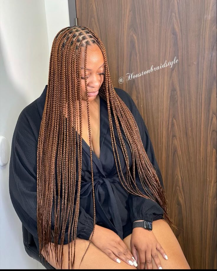 (1) > SMALL KNOTLESS BOX BRAID / BOX BRAID (MID-BACK > $250) (WAIST-LENGTH  $300) WITH HAIR INCLUDED > SCROLL FOR MORE SIZES, BOOK YOUR APPOINTMENT. CLICK ON ANY PICTURE OF SIZES YOU WANT TO BOOK.