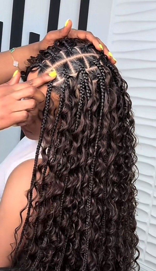 (1) > SMALL KNOTLESS BOX BRAID / BOHO BOX BRAIDS,  WITH SYNTHETIC CURLY HAIR AND BRAIDING HAIR INCLUDED ON THIS SERVICE.  YOU CAN ALSO BRING YOUR OWN CURLY HAIR AND GET $10 DISCOUNT. SCROLL FOR OPTIONS TO BOOK DIFFERENT SIZES.