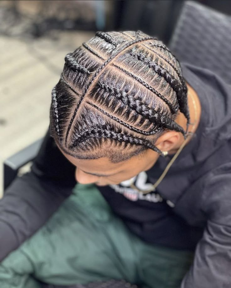MEN DESIGN CONROWS,  SCROLL FOR MORE PICTURES.  ANY CONROWS HERE IS $100 TO $160 DEPENDING ON THE DESIGN OF  YOUR CHOICE .