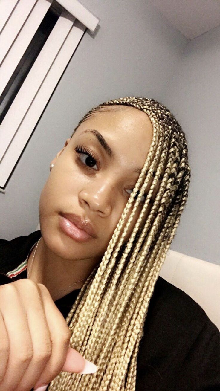 (D2) LEMONADE CONROWS DESIGN WITH HAIR INCLUDED.
